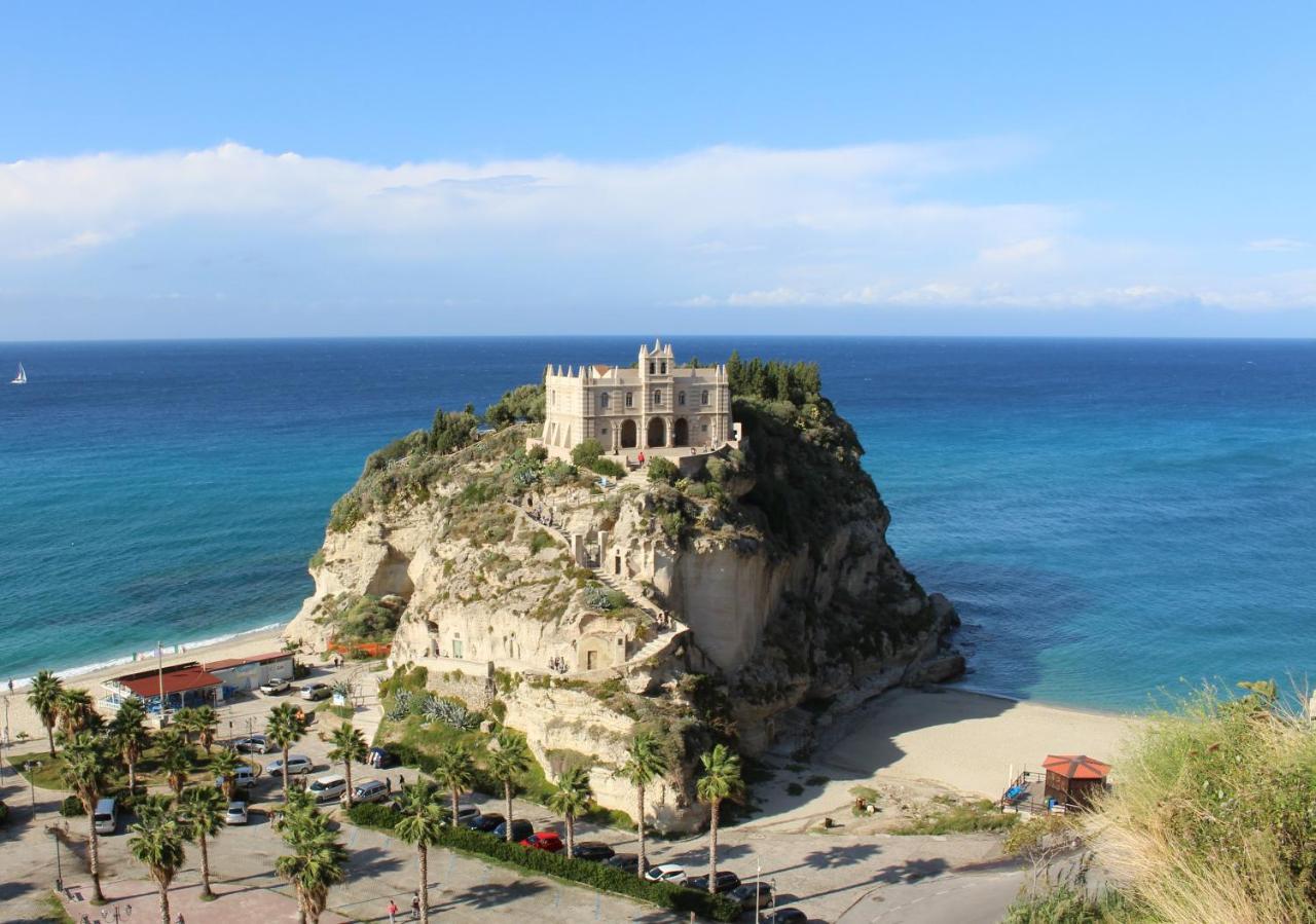 Maria Elena Charme * Capo Vaticano